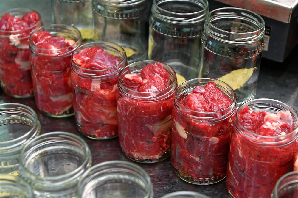 мясо в банках